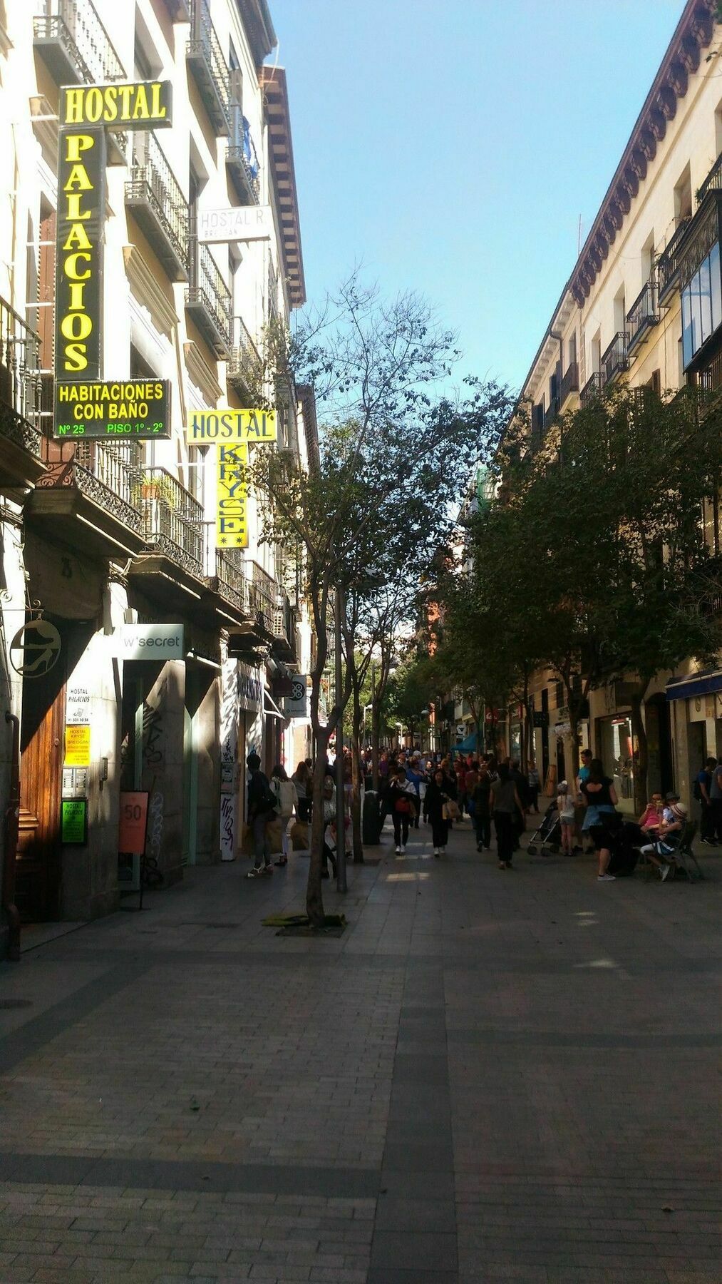 Hostal Palacios Fuencarral Madrid Exterior photo
