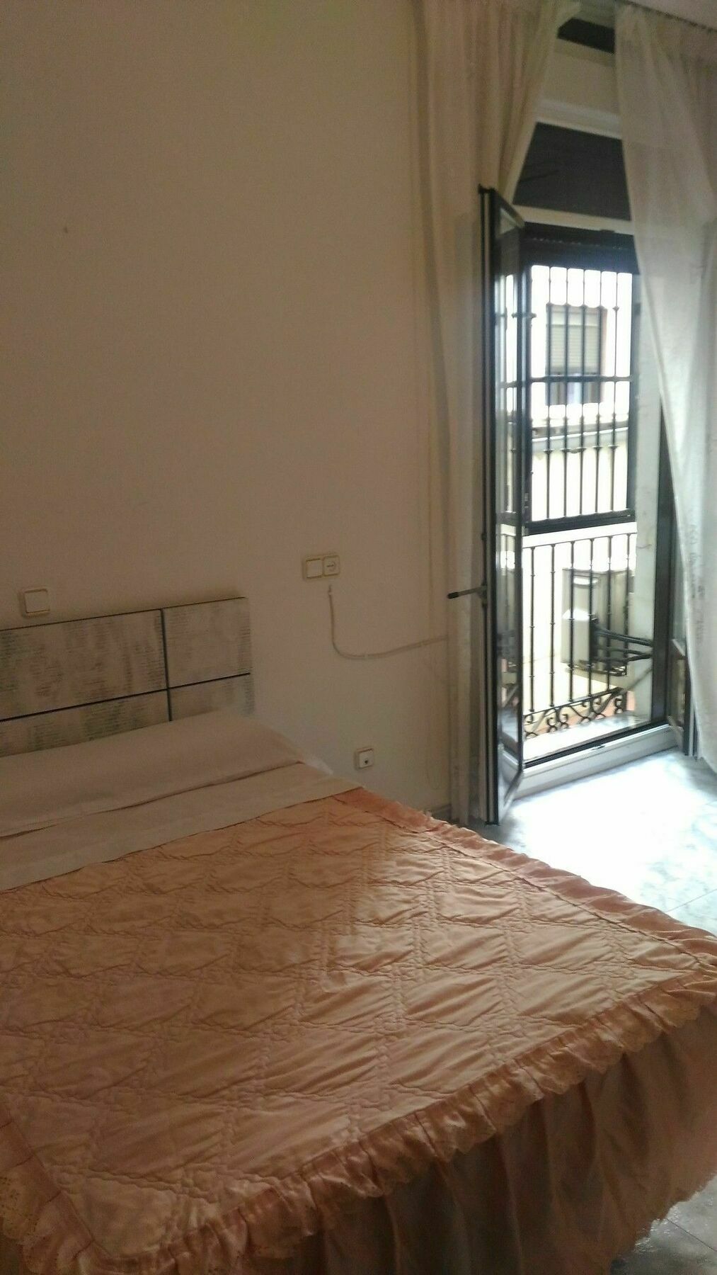 Hostal Palacios Fuencarral Madrid Exterior photo