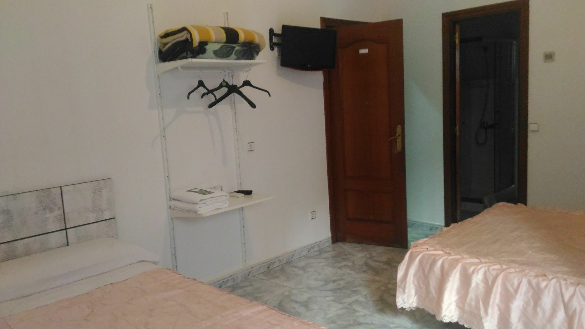 Hostal Palacios Fuencarral Madrid Exterior photo